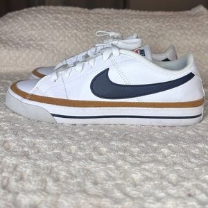 NIKE Court Legacy